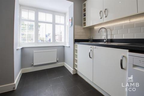 61 Cross Road, Clacton-on-sea, CO16 8GD