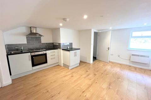 3 bedroom flat to rent, Caves Road, St. Leonards-On-Sea TN38