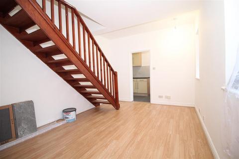 1 bedroom flat to rent, Saxby Street, Off London Road, Leicester