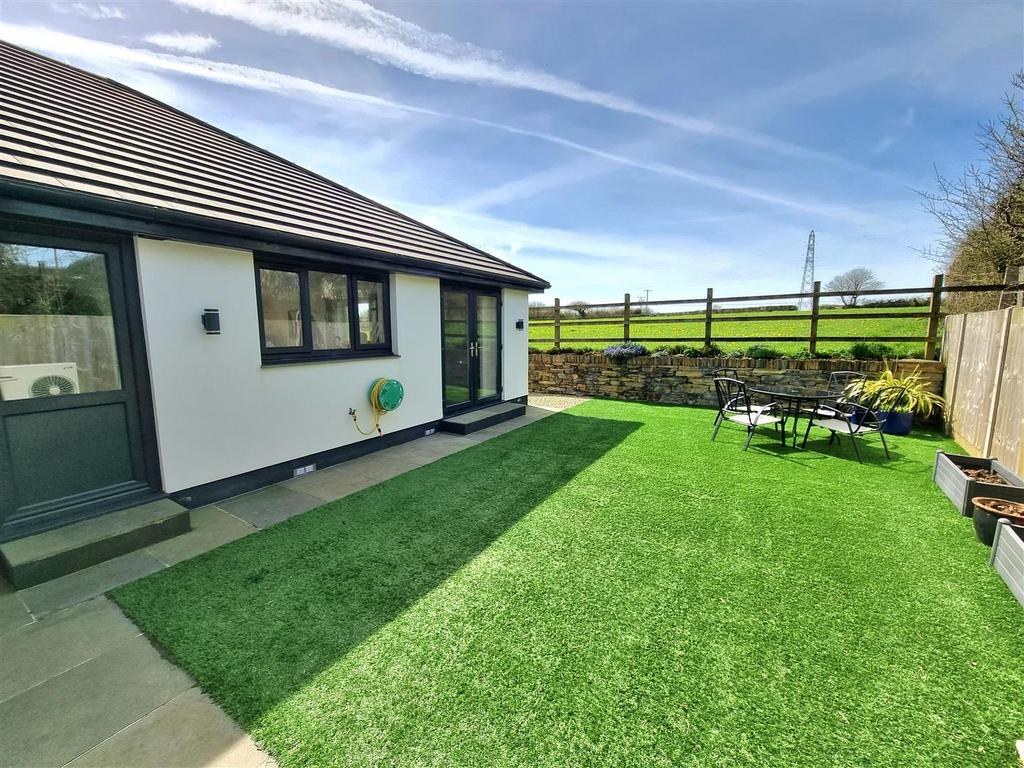 Rear garden 1.jpg