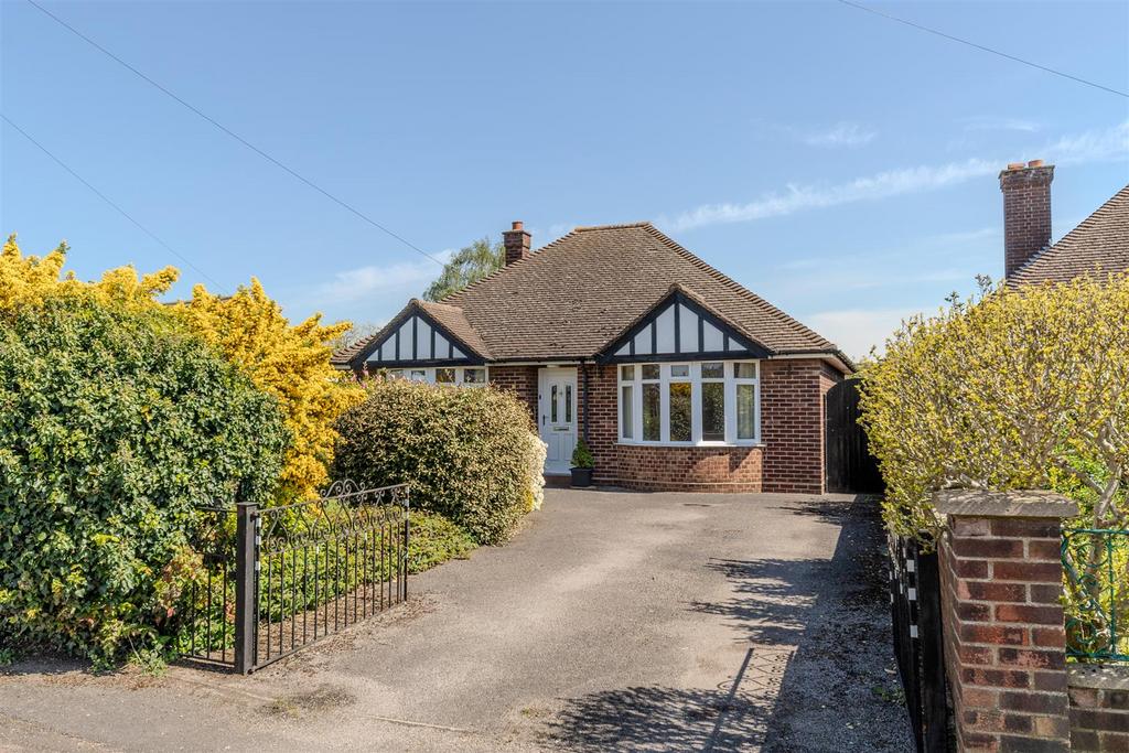 St. Neots Road, Sandy 2 bed detached bungalow for sale £375,000