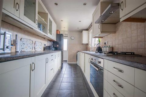 3 bedroom end of terrace house for sale, Dorset Avenue, Great Baddow, Chelmsford