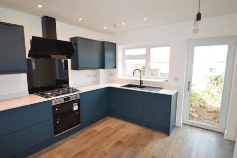 2 bedroom detached house to rent, Nurstead Road, Erith, DA8