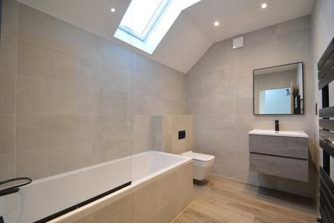2 bedroom detached house to rent, Nurstead Road, Erith, DA8