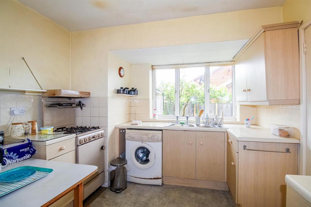 Kingsway Close, Ossett WF5 3 bed semidetached house for sale £200,000