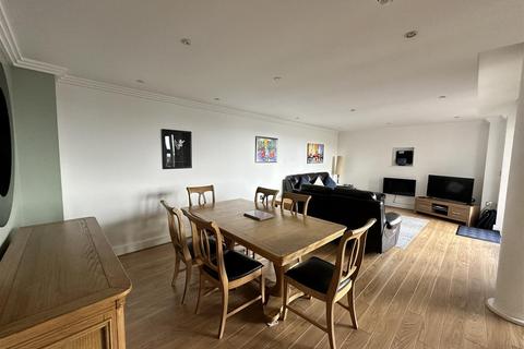 2 bedroom flat for sale, Medina Road, Cowes