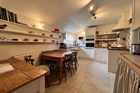 4 bedroom cottage for sale, Church Street, Niton, Ventnor