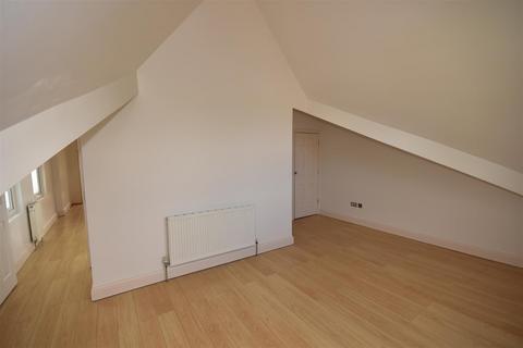 1 bedroom apartment to rent, Queens Road, Buckhurst Hill IG9