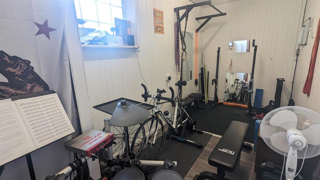 Garage/Gym