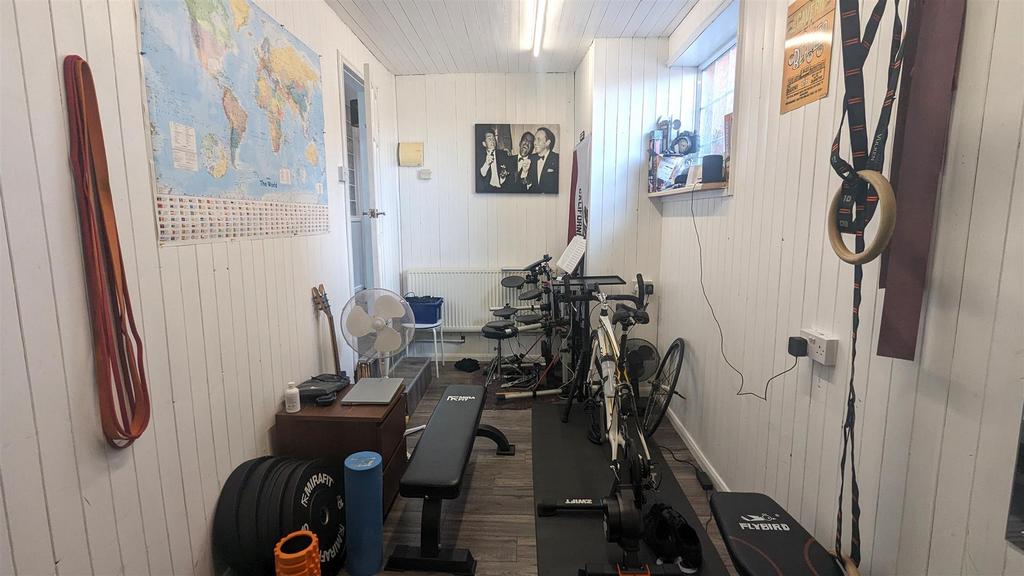 Garage/Gym