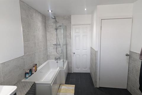2 Quantock Drive, Nuneaton, CV10 8PU