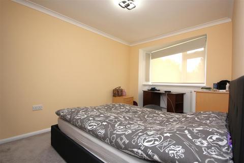3 bedroom semi-detached house for sale, Chestnut Close, Rushden NN10