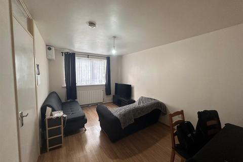 1 bedroom flat to rent, Gurney Close, Barking