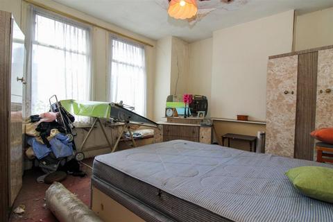 3 bedroom house for sale, Farrant Avenue, London