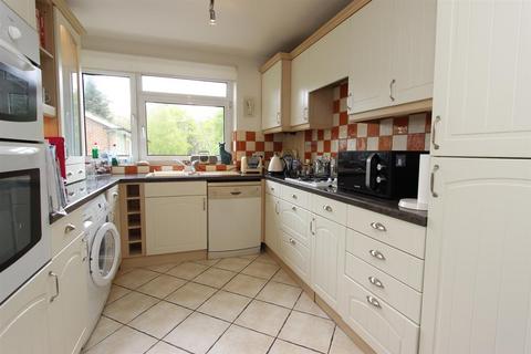 2 bedroom apartment for sale, Station Approach, Tadworth