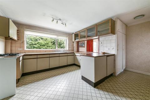 5 Beechdene, Tadworth, KT20 5EA