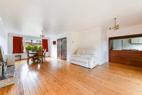 5 Beechdene, Tadworth, KT20 5EA