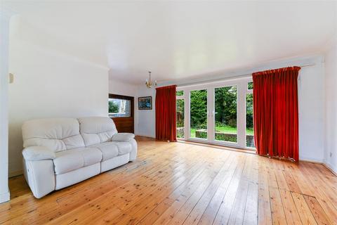 5 Beechdene, Tadworth, KT20 5EA