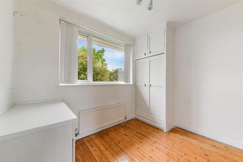 5 Beechdene, Tadworth, KT20 5EA