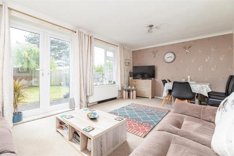 18 Davis Row, Arlesey, SG15 6RB