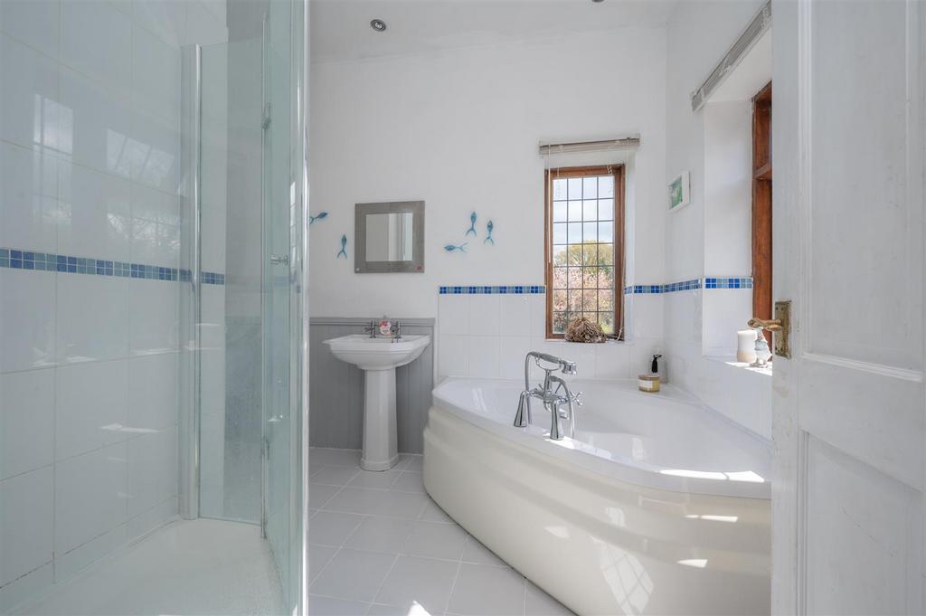 En-Suite Bathroom