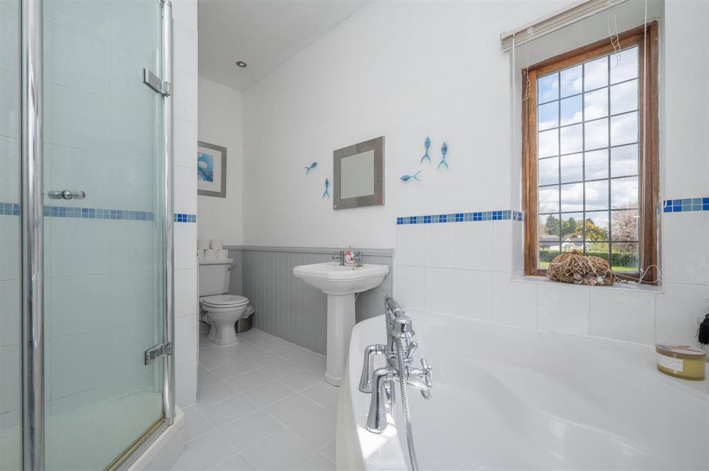 En-Suite Bathroom