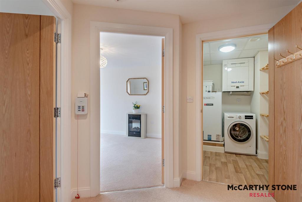 8594555-interior02-800.JPG
