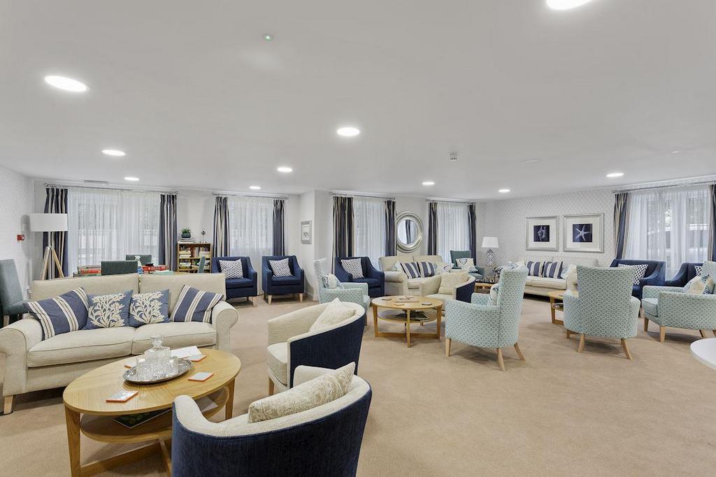 Communal Lounge Limewood.jpg