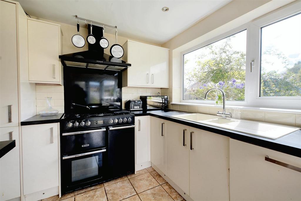 Kitchen 2.jpeg