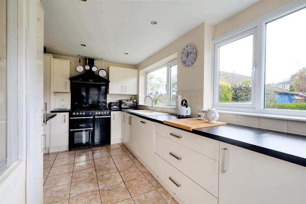 Kitchen 4.jpeg