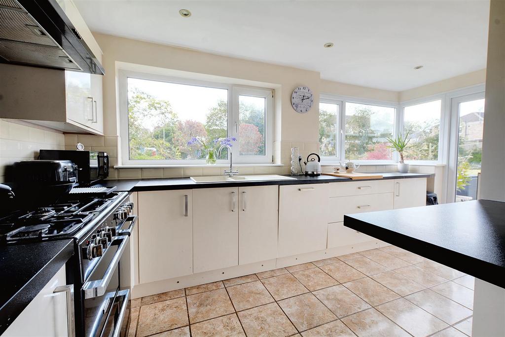 Kitchen 1.jpeg