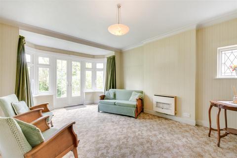 5 Broadoaks Way, Bromley, BR2 0UA