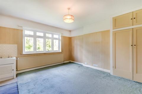 5 Broadoaks Way, Bromley, BR2 0UA