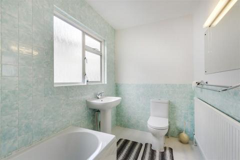 5 Broadoaks Way, Bromley, BR2 0UA