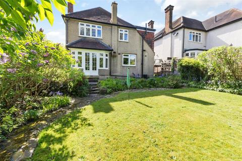 5 Broadoaks Way, Bromley, BR2 0UA