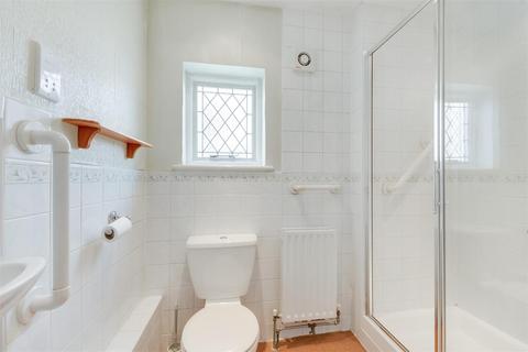 5 Broadoaks Way, Bromley, BR2 0UA