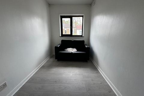 2 bedroom apartment to rent, Clarendon Road, London E17