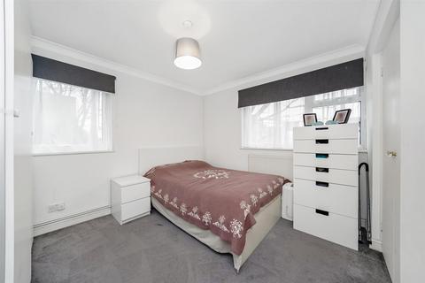 2 bedroom apartment to rent, Ridgeway Court, North Chingford E4