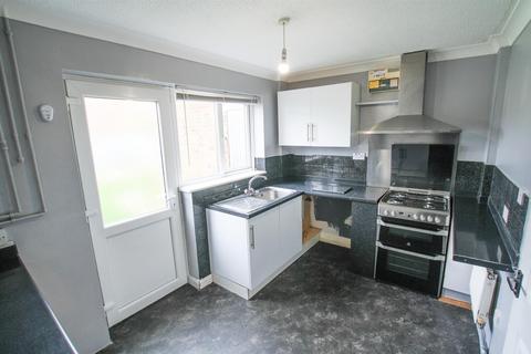 2 bedroom end of terrace house to rent, Styles Close, Bradwell NR31 8RJ