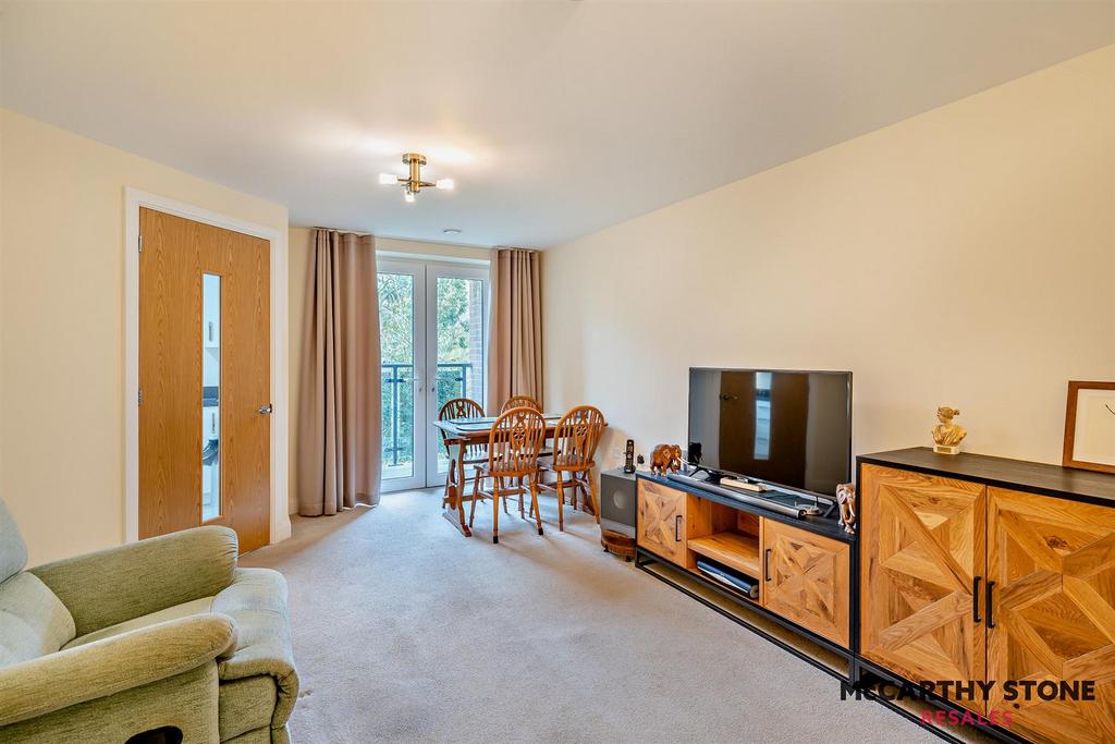 8592447-interior07-800.JPG