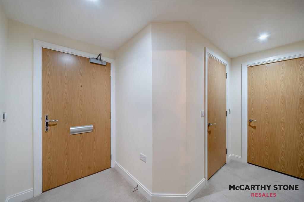 8592447-interior01-800.JPG
