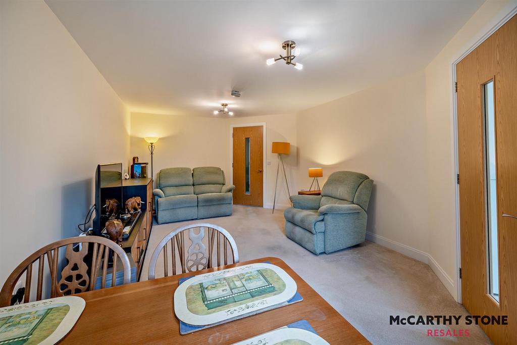 8592447-interior05-800.JPG