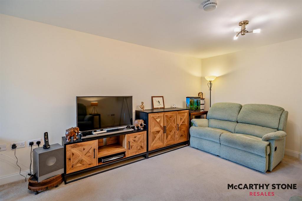 8592447-interior06-800.JPG