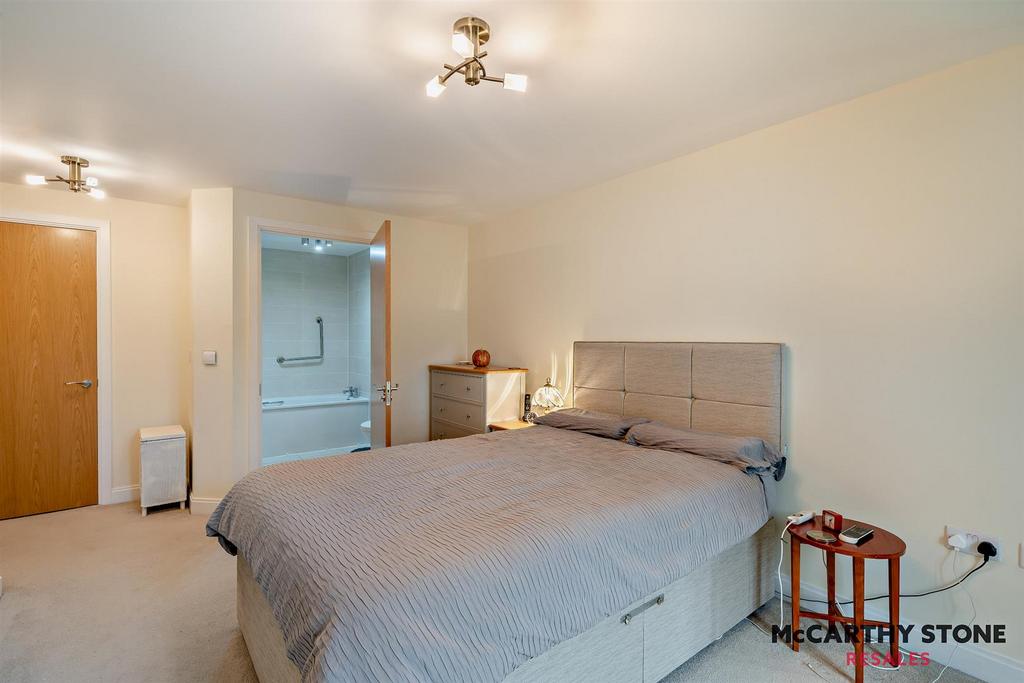 8592447-interior12-800.JPG