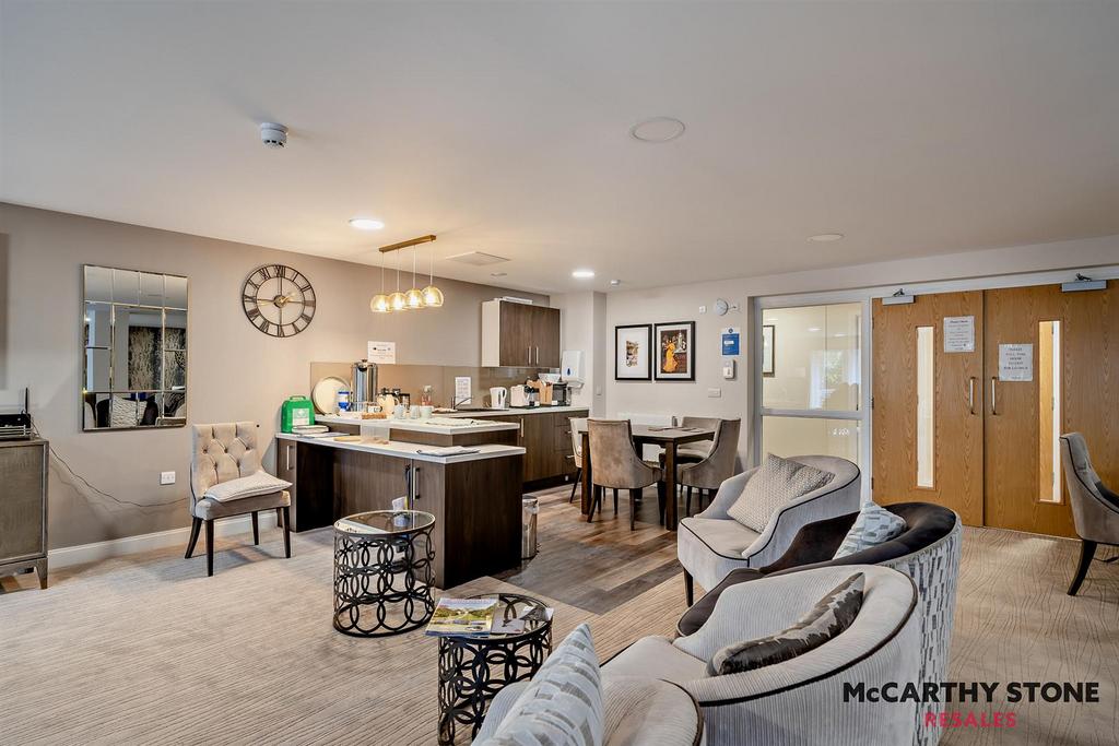 8592447-interior18-800.JPG