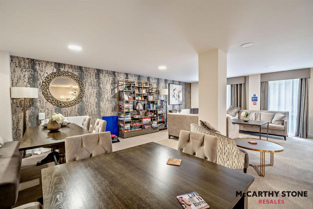 8592447-interior16-800.JPG