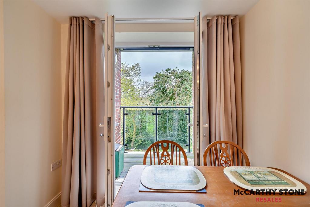 8592447-interior04-800.JPG