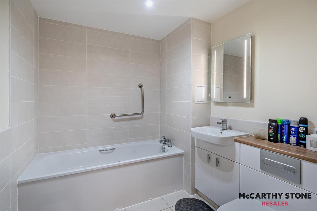 8592447-interior09-800.JPG