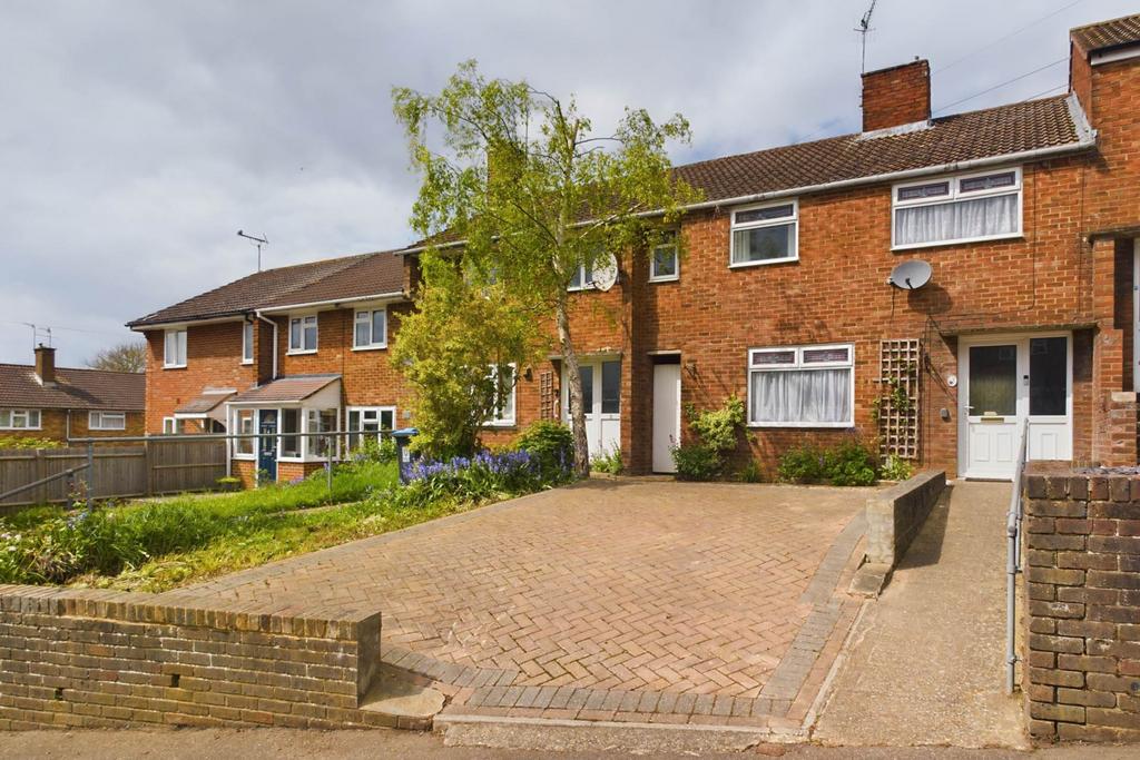Meadow Road, Nash Mills 4 bed house for sale £400,000