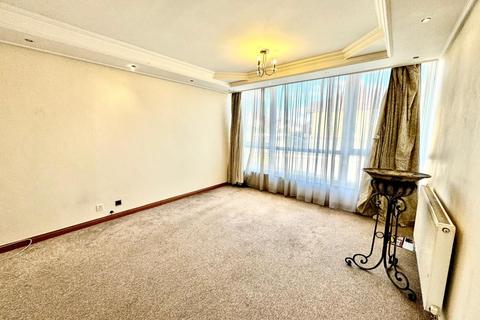2 bedroom flat to rent, Kingsmere Court, London  NW9